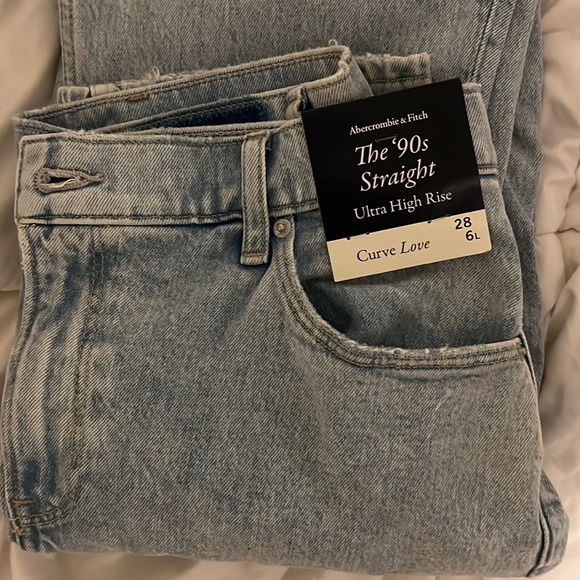 ABERCROMBIE CURVE LOVE ULTRA HIGH RISE 90s STRAIGHT JEAN - Picture 4 of 6